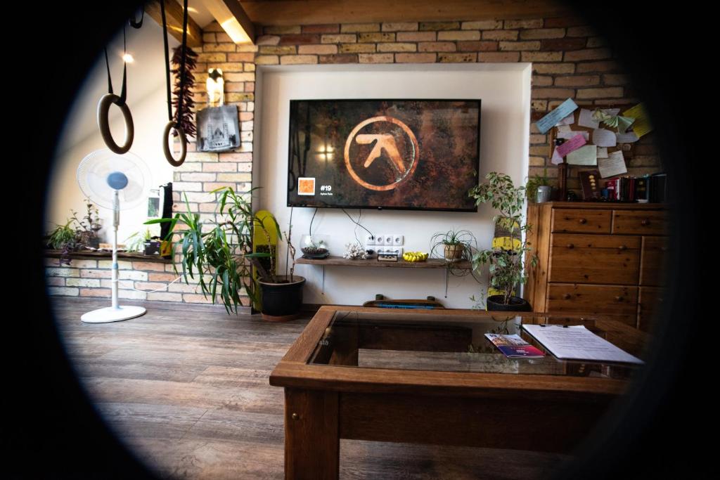A television and/or entertainment centre at Treehouse apartment