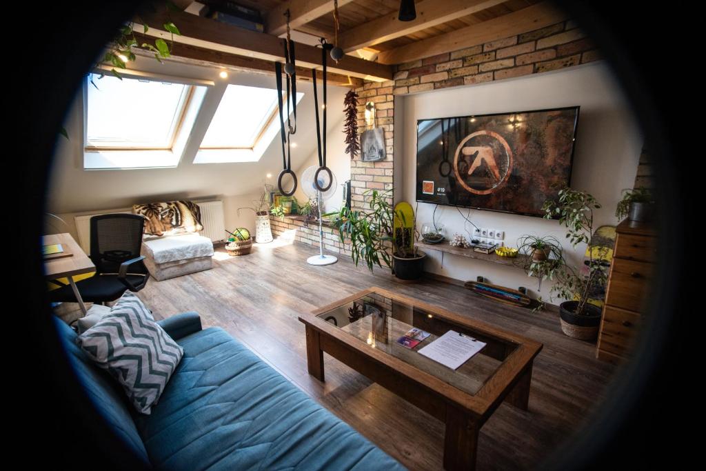 A seating area at Treehouse apartment
