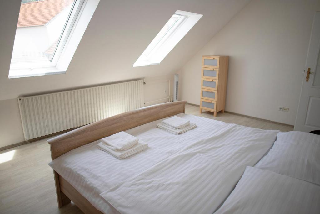 Postel nebo postele na pokoji v ubytování Amenity Apartmány Perná