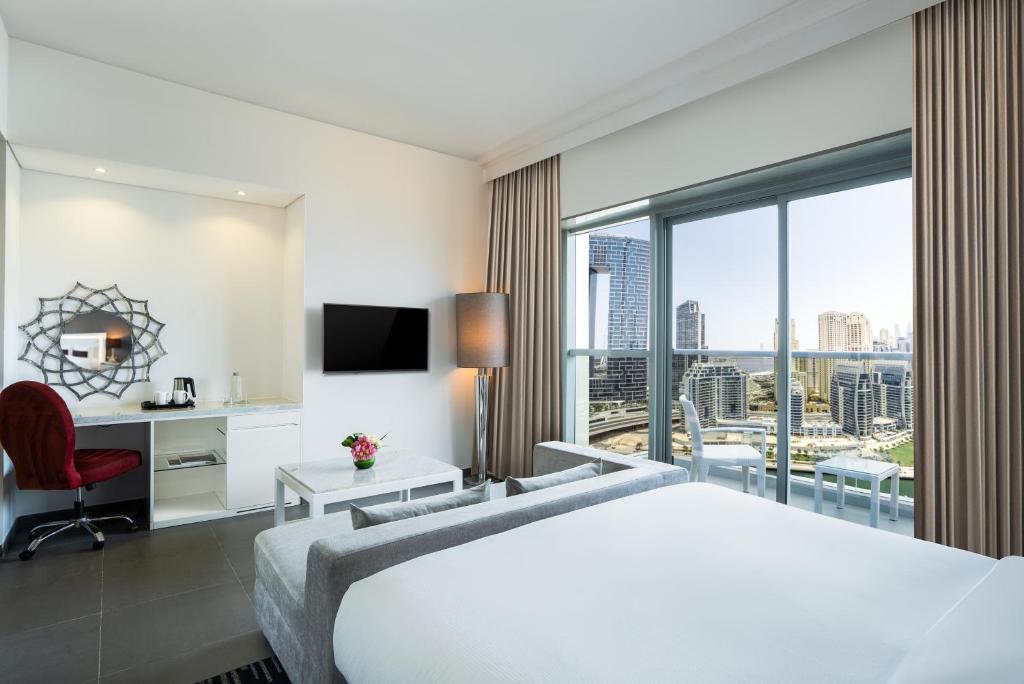 Uma TV ou centro de entretenimento em The First Collection Dubai Marina