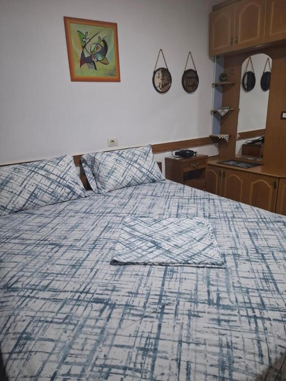 Postel nebo postele na pokoji v ubytování Apartament Rinia in Pogradec