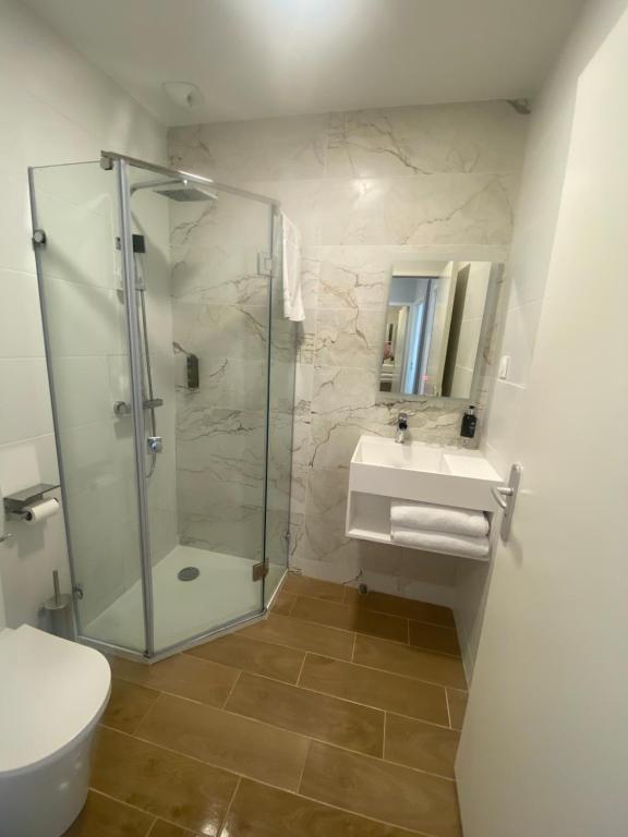 Logis Hôtel de la Tour Libourne - Deluxe Double Room With Balcony