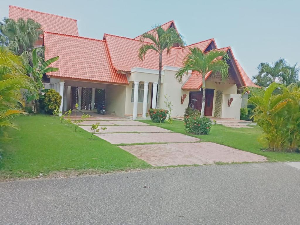 VILLA CON Piscina en Juan Dolio - 带私人游泳池的别墅
