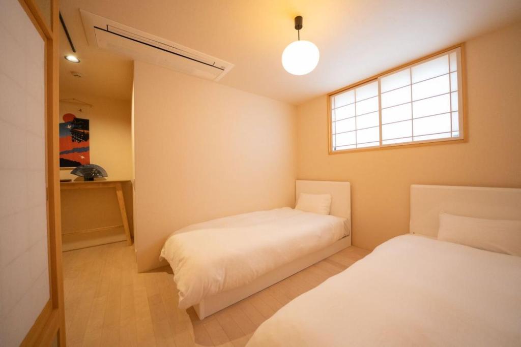 Postel nebo postele na pokoji v ubytování 京都松澗Matsutani