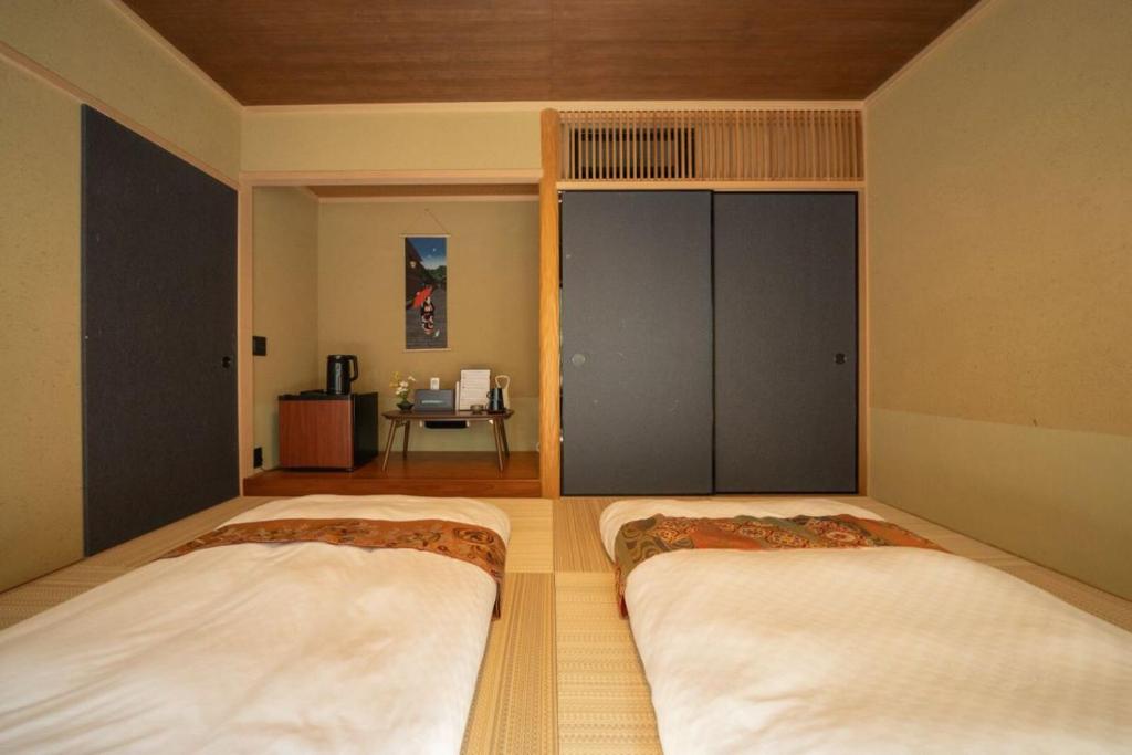 Postel nebo postele na pokoji v ubytování 京都松澗Matsutani