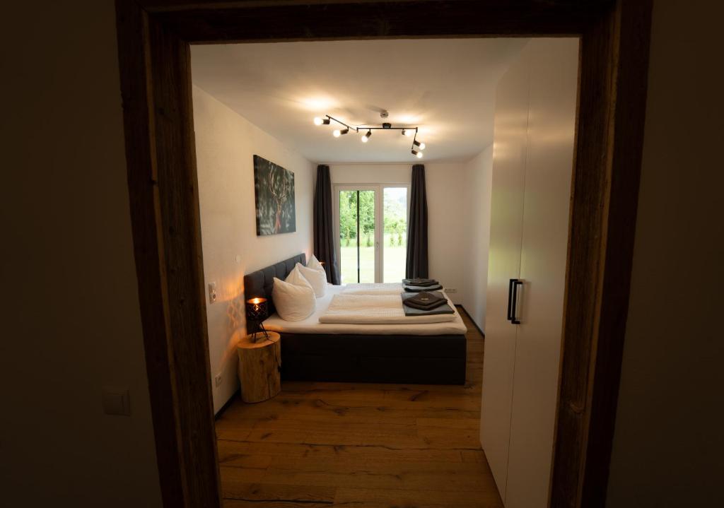 Postel nebo postele na pokoji v ubytování Luxusferienwohnung mit Sauna - NEUBAU