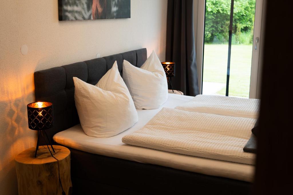Postel nebo postele na pokoji v ubytování Luxusferienwohnung mit Sauna - NEUBAU