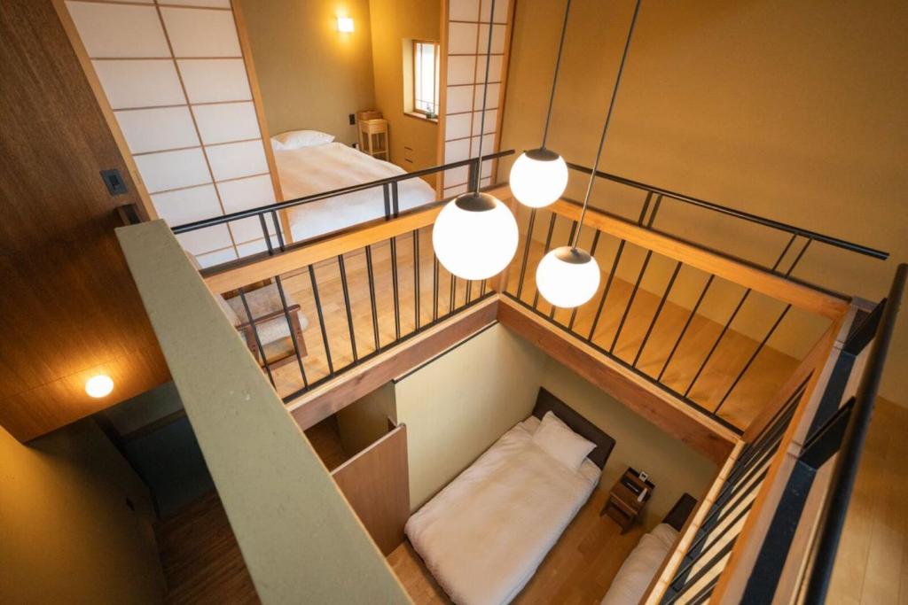 Postel nebo postele na pokoji v ubytování 京都松澗Matsutani