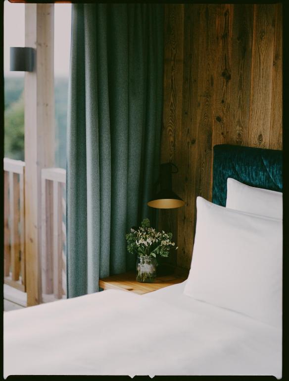 Postel nebo postele na pokoji v ubytování Fräulein Leni Hotel