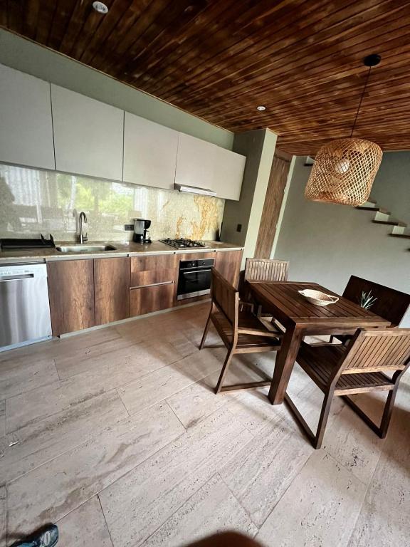 Kuchyň nebo kuchyňský kout v ubytování Villa Privada en Naio Palomino