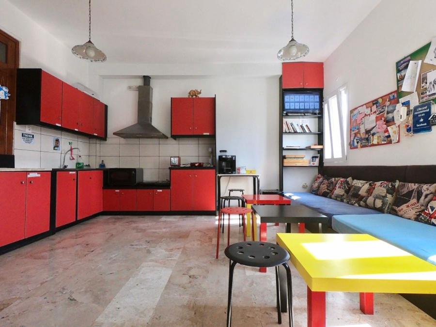 Kuchyň nebo kuchyňský kout v ubytování Fira Backpackers Place