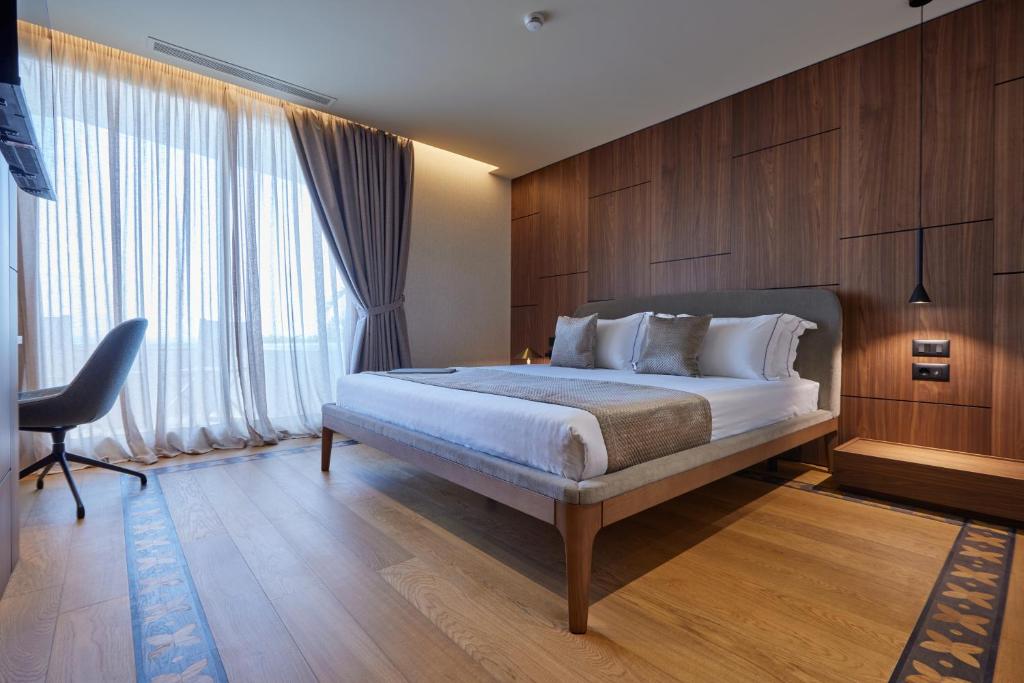 Postel nebo postele na pokoji v ubytování VALIS LUXURY Hotel