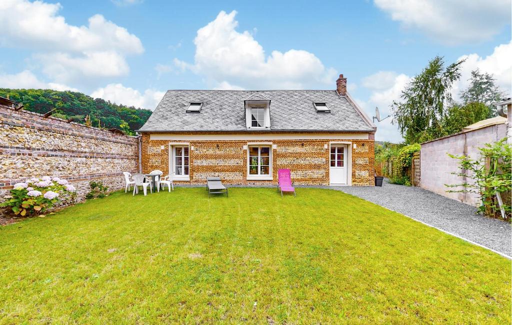 Κήπος έξω από το Nice Home In Grainville-La-Teinturi