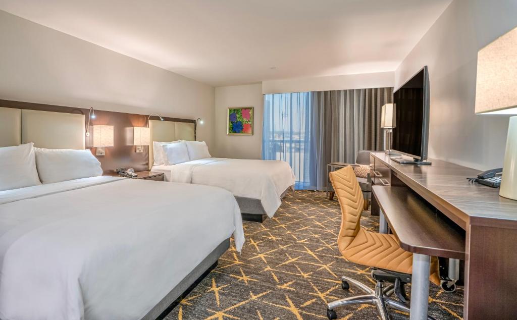Holiday Inn New Orleans-Downtown Superdome, an IHG Hotel - Premium Queen Room With Two Queen Beds And City View