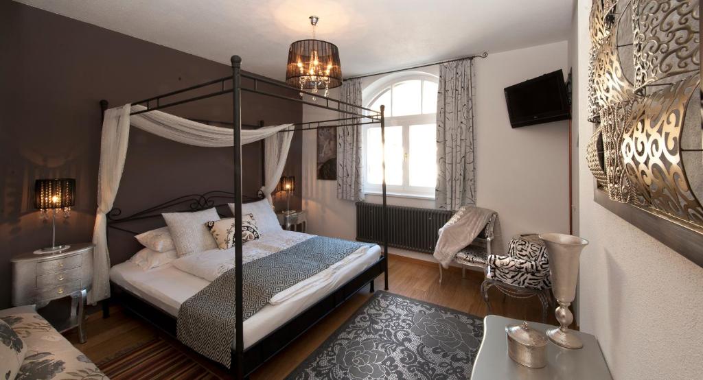 Postel nebo postele na pokoji v ubytování Zenana Boutique Hotel