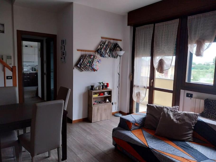 a living room with a bed and a dining room table at Appartamento Faggiana in Albiate