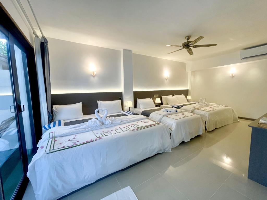 Postel nebo postele na pokoji v ubytování La Palma Suites