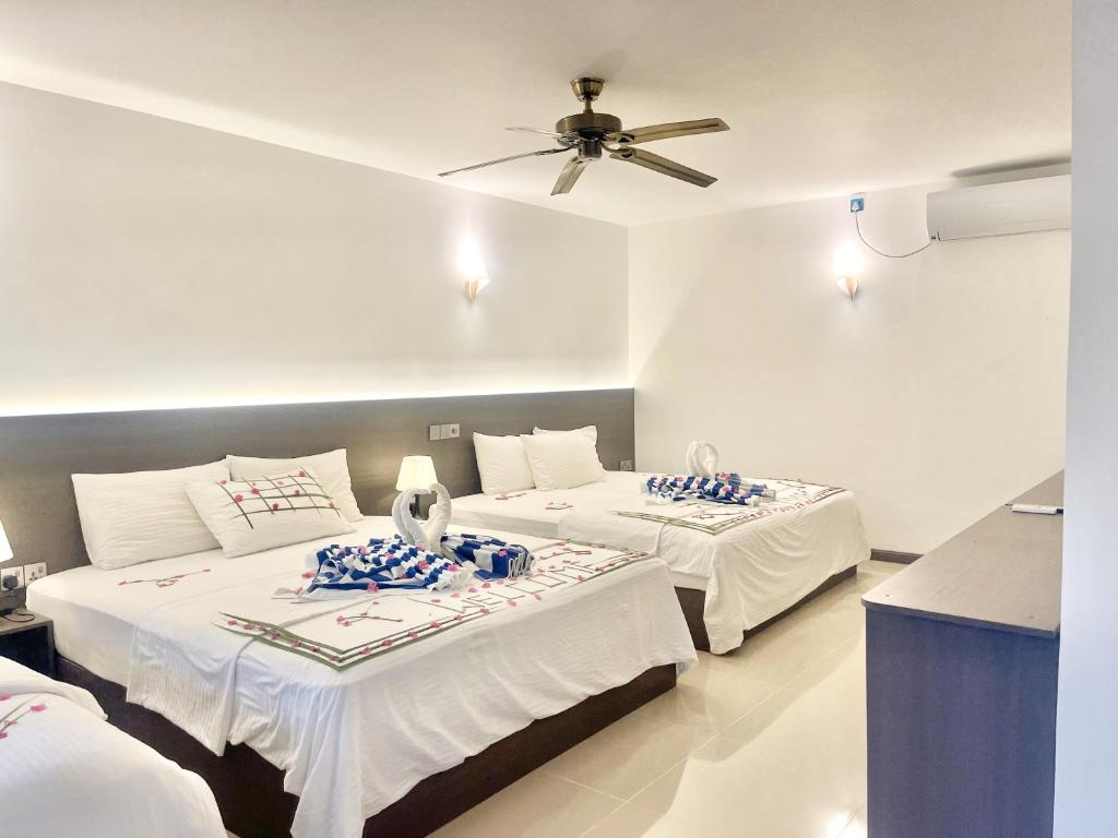 Postel nebo postele na pokoji v ubytování La Palma Suites