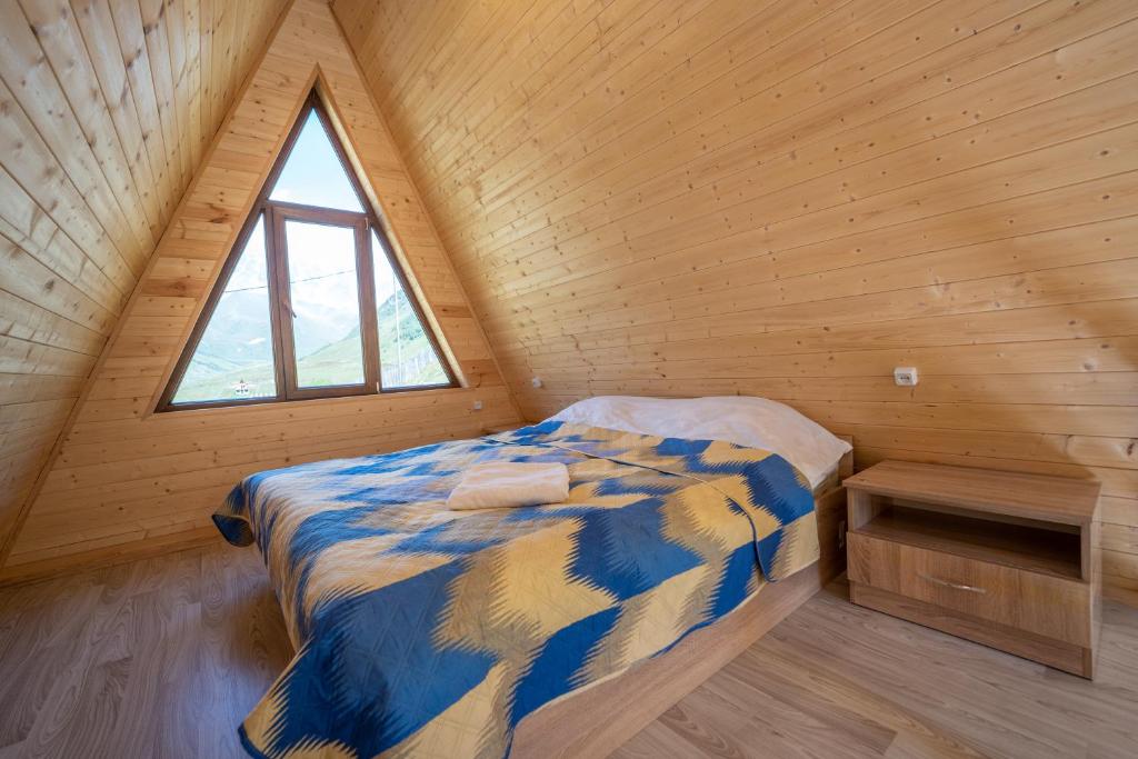 Postel nebo postele na pokoji v ubytování 4 Views Of Ushguli