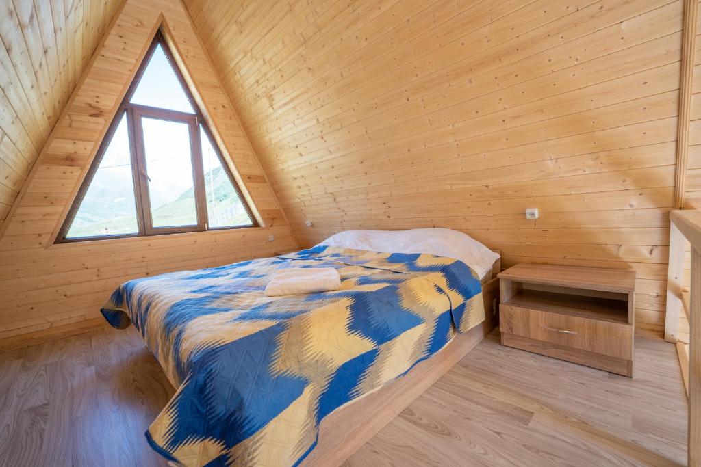 Postel nebo postele na pokoji v ubytování 4 Views Of Ushguli