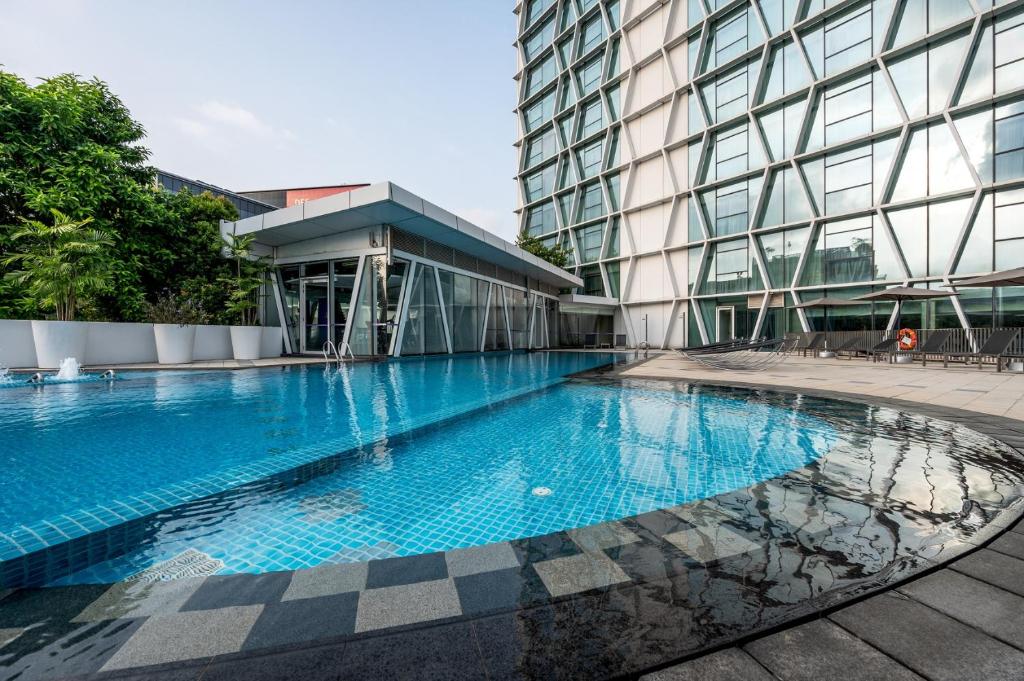 Hồ bơi trong/gần Dorsett Changi City Singapore
