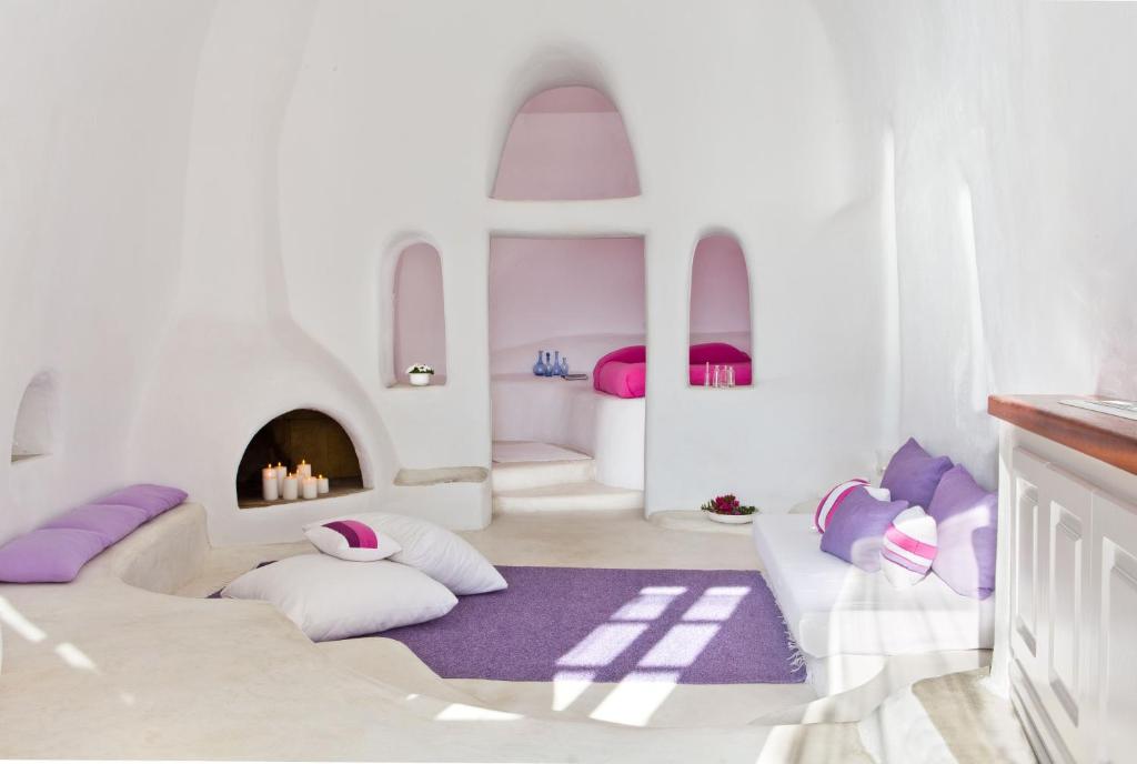 Rúm í herbergi á Perivolas Hotel