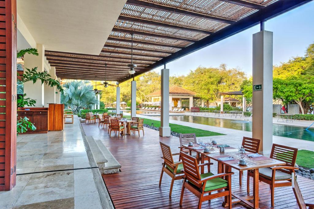 Bazén v ubytování Bougainvillea 3103 Luxury Apartment - Reserva Conchal nebo v jeho okolí