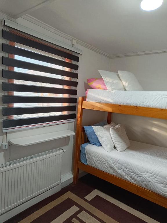 Postel nebo postele na pokoji v ubytování Hostal B&B Coastal Natales