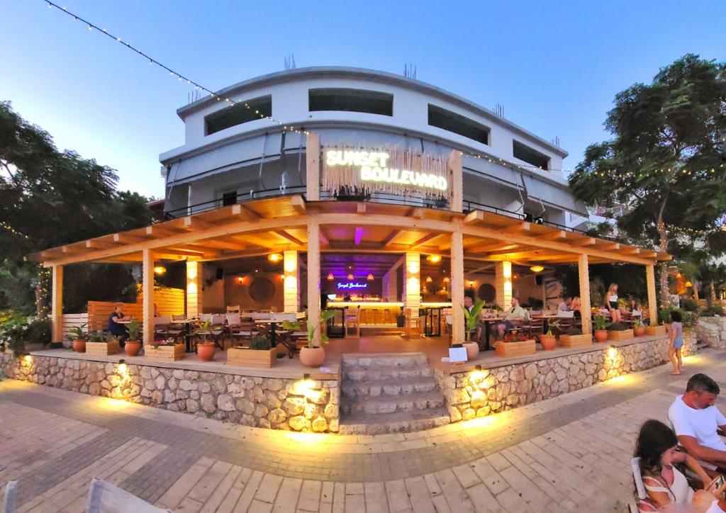Sunset Boulevard Hotel