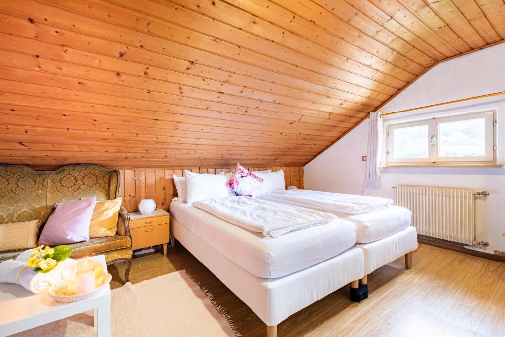 Postel nebo postele na pokoji v ubytování Privatzimmervermietung Messner