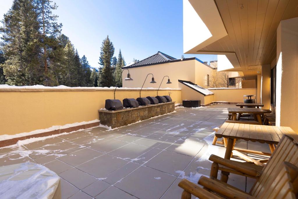 Balkón nebo terasa v ubytování NEW! Marriott Slope View Ski & Summer Luxury Studio Sleeps 4 Full kitchen, Amenities & Paid Parking