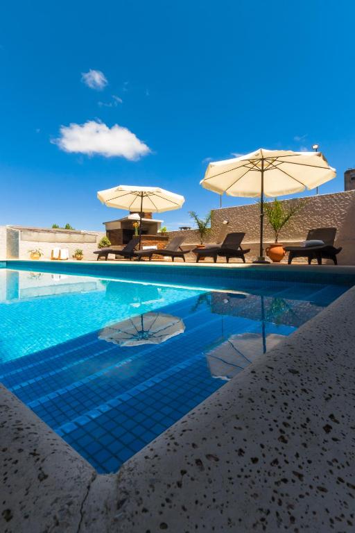 Piscina a Hotel Royal o a prop