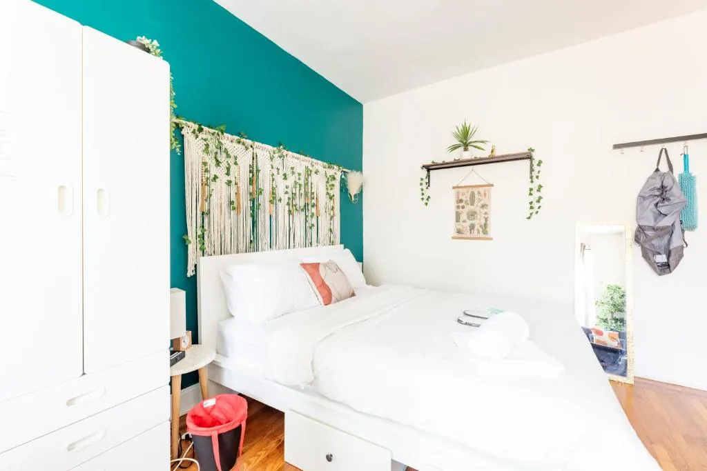 Boho Suite by Delicate Stays ROOM ONLY 25 min to Times Square near citi field, US open SHARED BATHROOM CAT FRIENDLY ONLY in Forest Hills