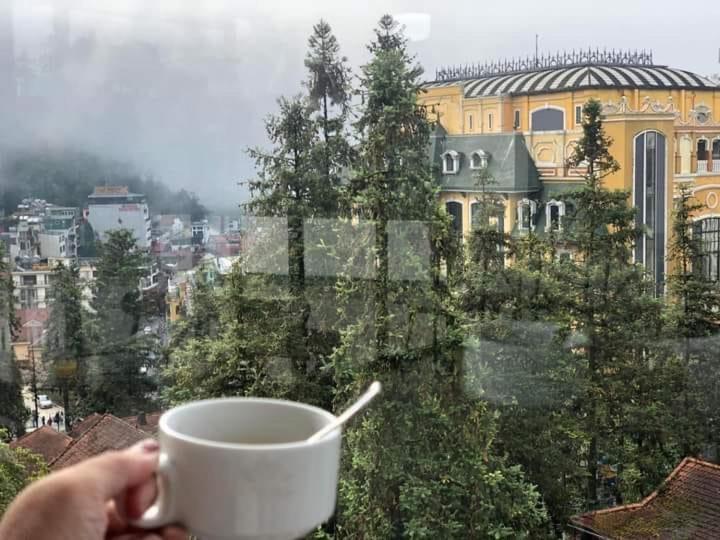 Nespecifikovaný výhled na hory nebo výhled na hory při pohledu z aparthotelu