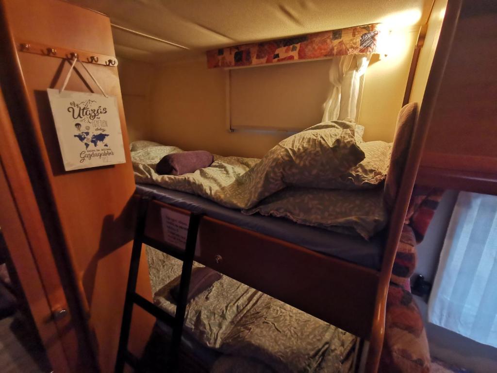Postel nebo postele na pokoji v ubytování Miklós FKK Naturist
