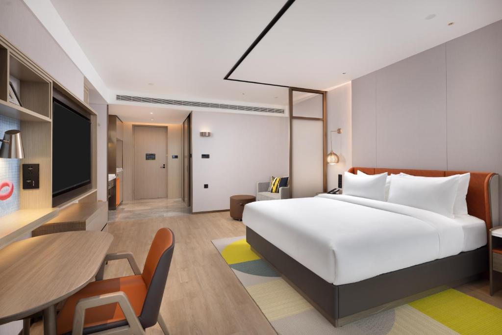 Postel nebo postele na pokoji v ubytování Home2 Suite by Hilton East Handan Station