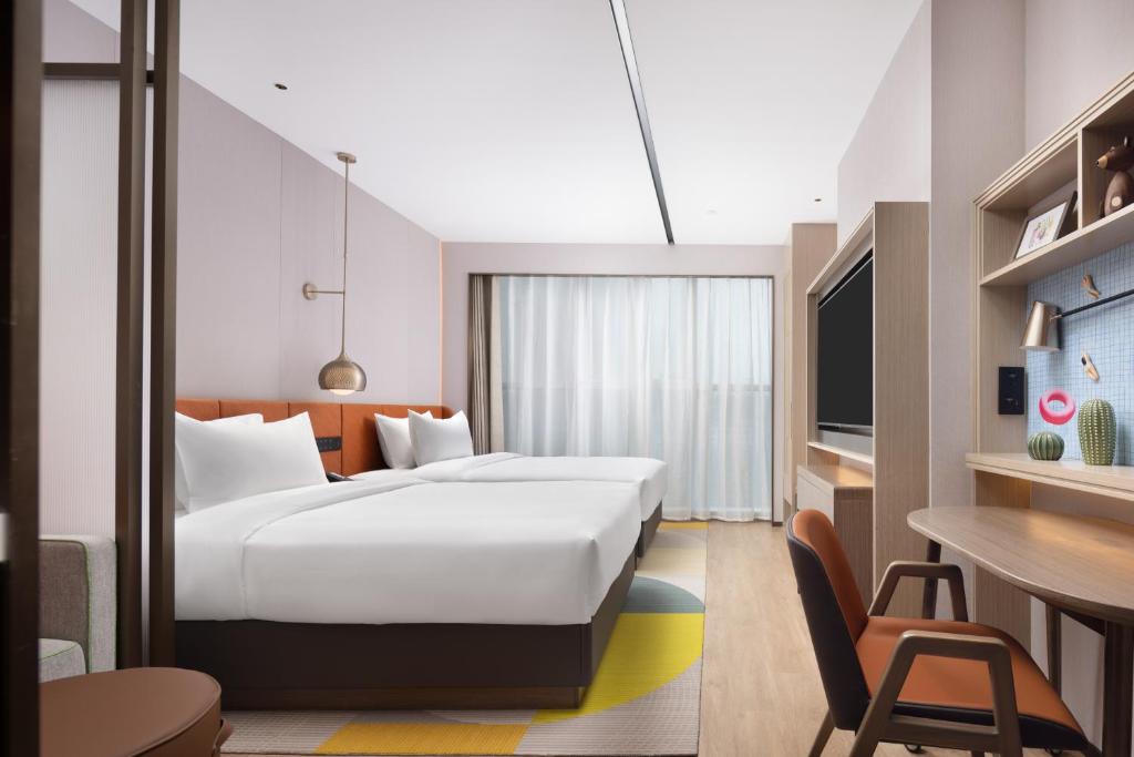 Postel nebo postele na pokoji v ubytování Home2 Suite by Hilton East Handan Station