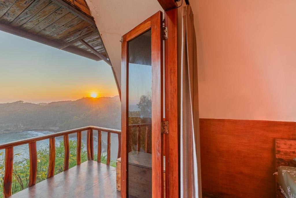 Nespecifikovaný výhled na hory nebo výhled na hory při pohledu z hotelu