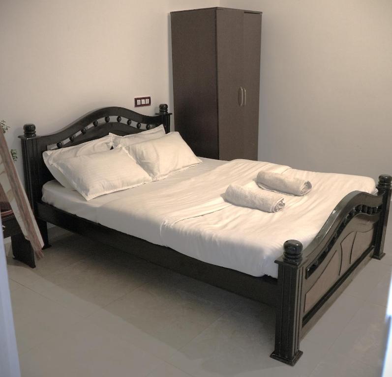 Cama o camas de una habitación en This is it Beachfront - Rooms, Cafe & Events