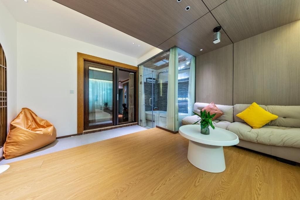 Homeward Mountain Resort - Europese Stijl Twin Room Met Projectieruimte