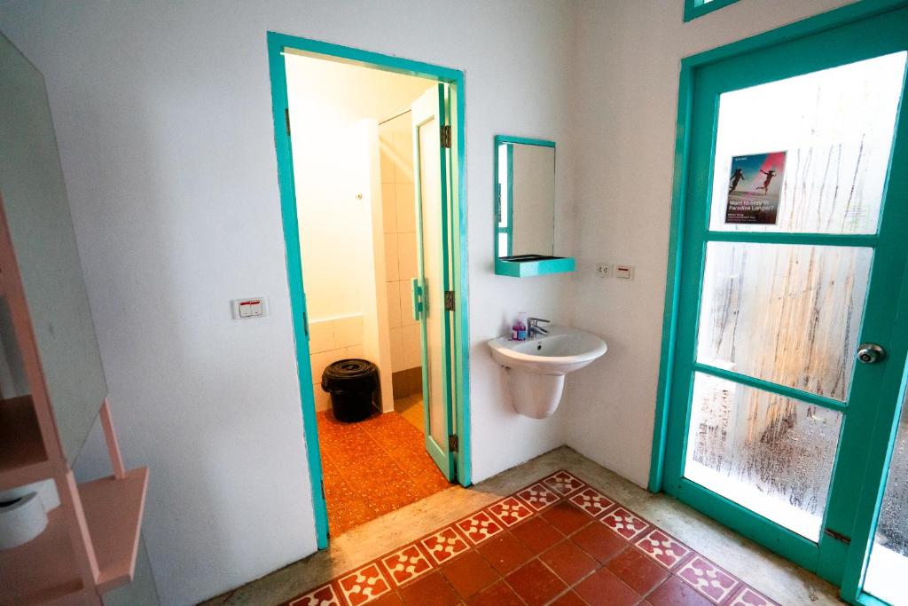 Nomads Ao Nang Party Hostel 18-35 Years Old Only - 9