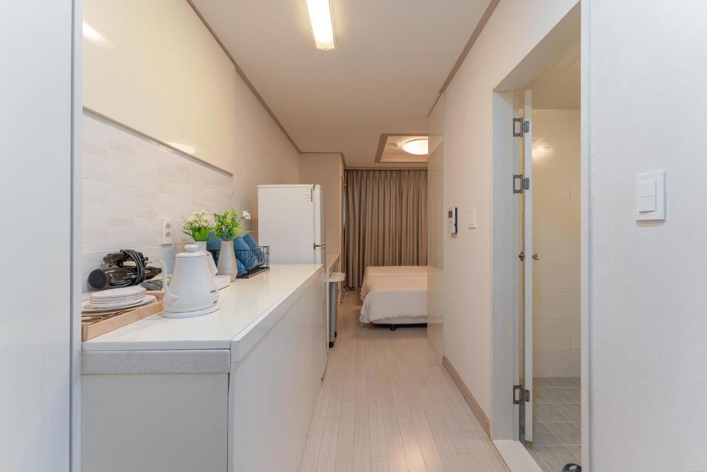 Postel nebo postele na pokoji v ubytování Staywell Hotel