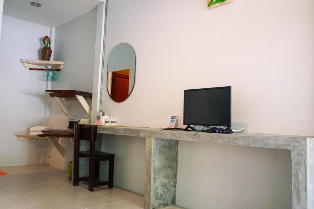 TV a/nebo společenská místnost v ubytování Khaolak Suthawan Resort - SHA Plus