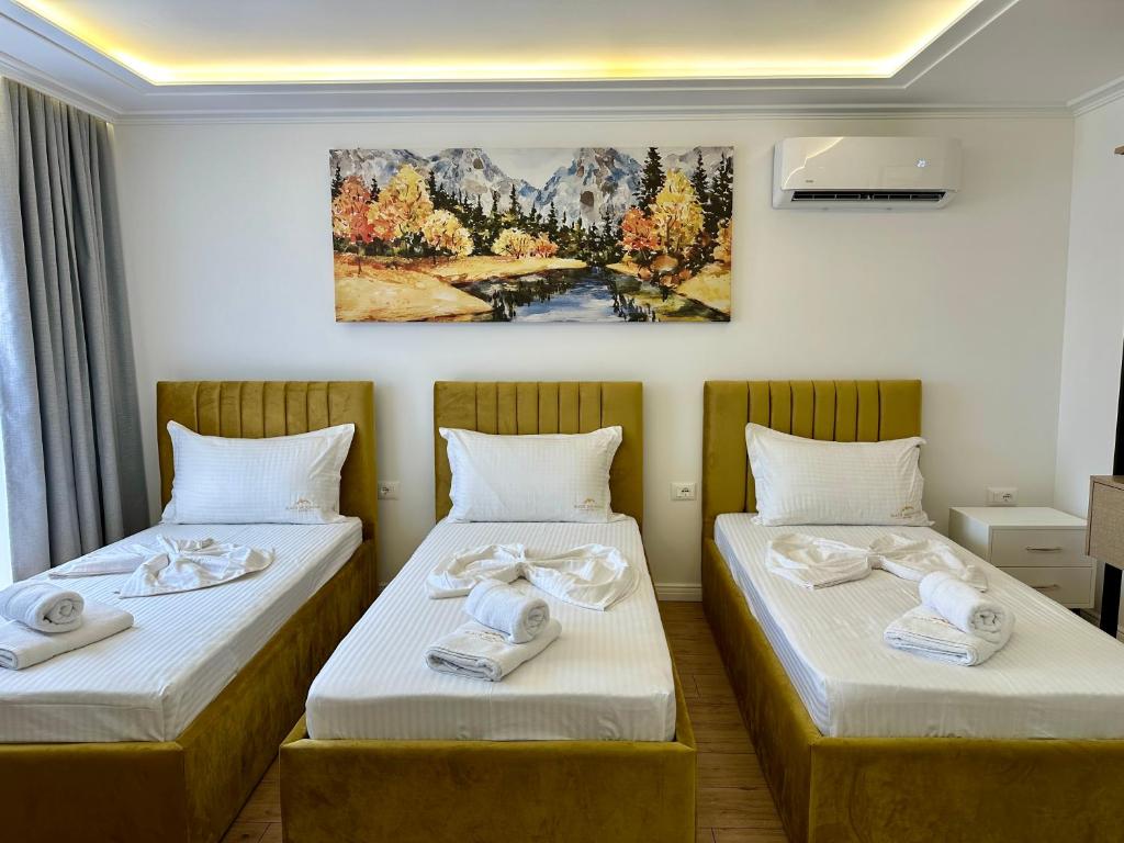 Postel nebo postele na pokoji v ubytování BlackMountain Hotel
