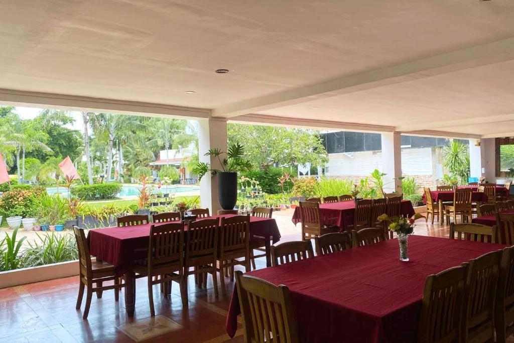 Restaurace v ubytování The Ranch Resort Cebu powered by Cocotel