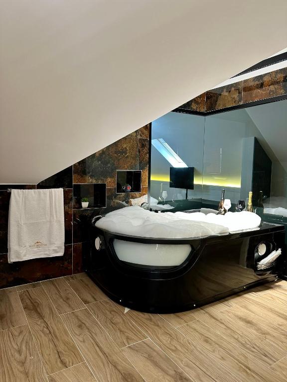 Fotografie z fotogalerie ubytování BlackMountain Hotel v destinaci Kolgecaj