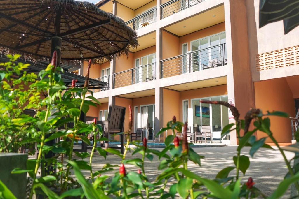 Zahrada ubytování Khaolak Suthawan Resort - SHA Plus