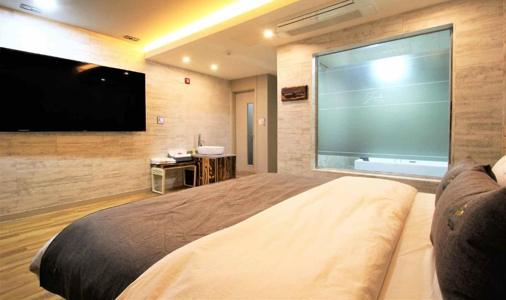 TV a/nebo společenská místnost v ubytování Jade hotel