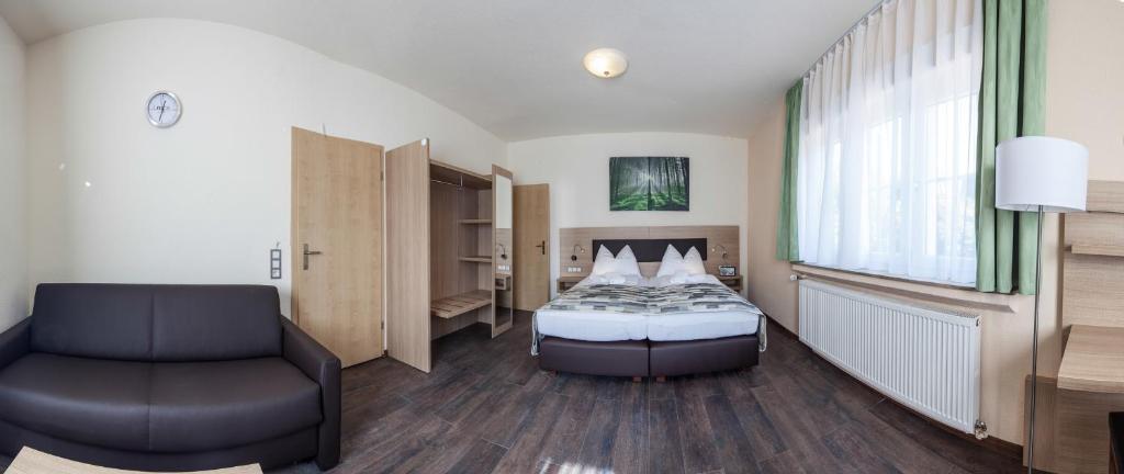 เตียงในห้องที่ Hotel Lorca