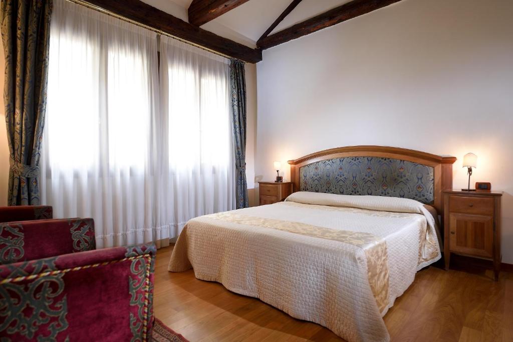 Postel nebo postele na pokoji v ubytování Hotel Abbazia